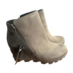Sorel Women’s Joan of Arctic Suede Waterproof Wedge Zip Bootie SZ 5 in Sage